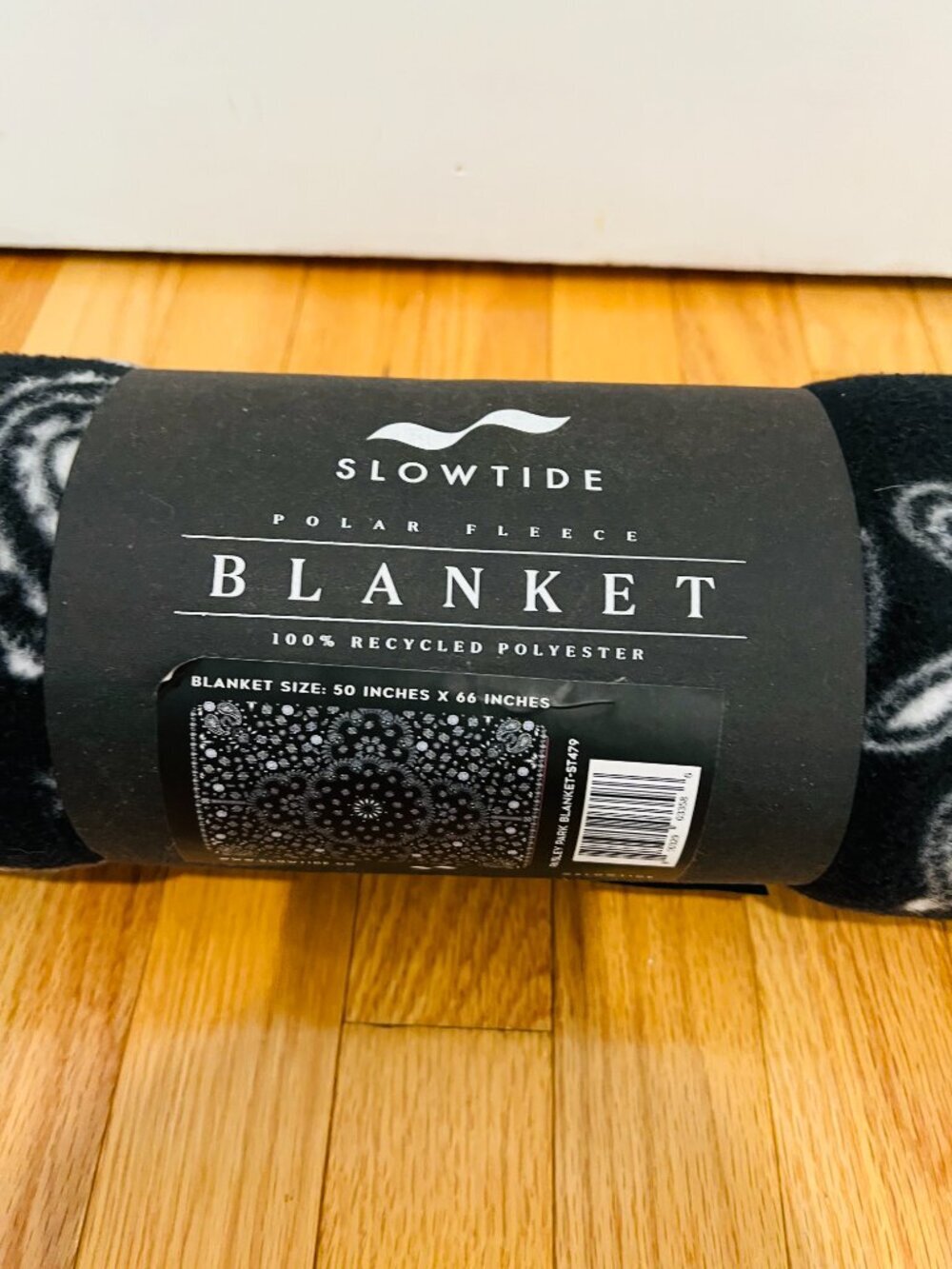 BRAND NEW SLOWTIDE POLAR FLEECE BLANKET - Picture 4 of 5